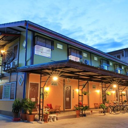 Siri Guesthouse Ayutthaya Extérieur photo