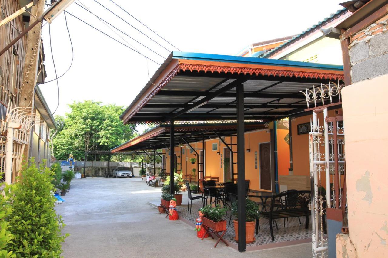 Siri Guesthouse Ayutthaya Extérieur photo