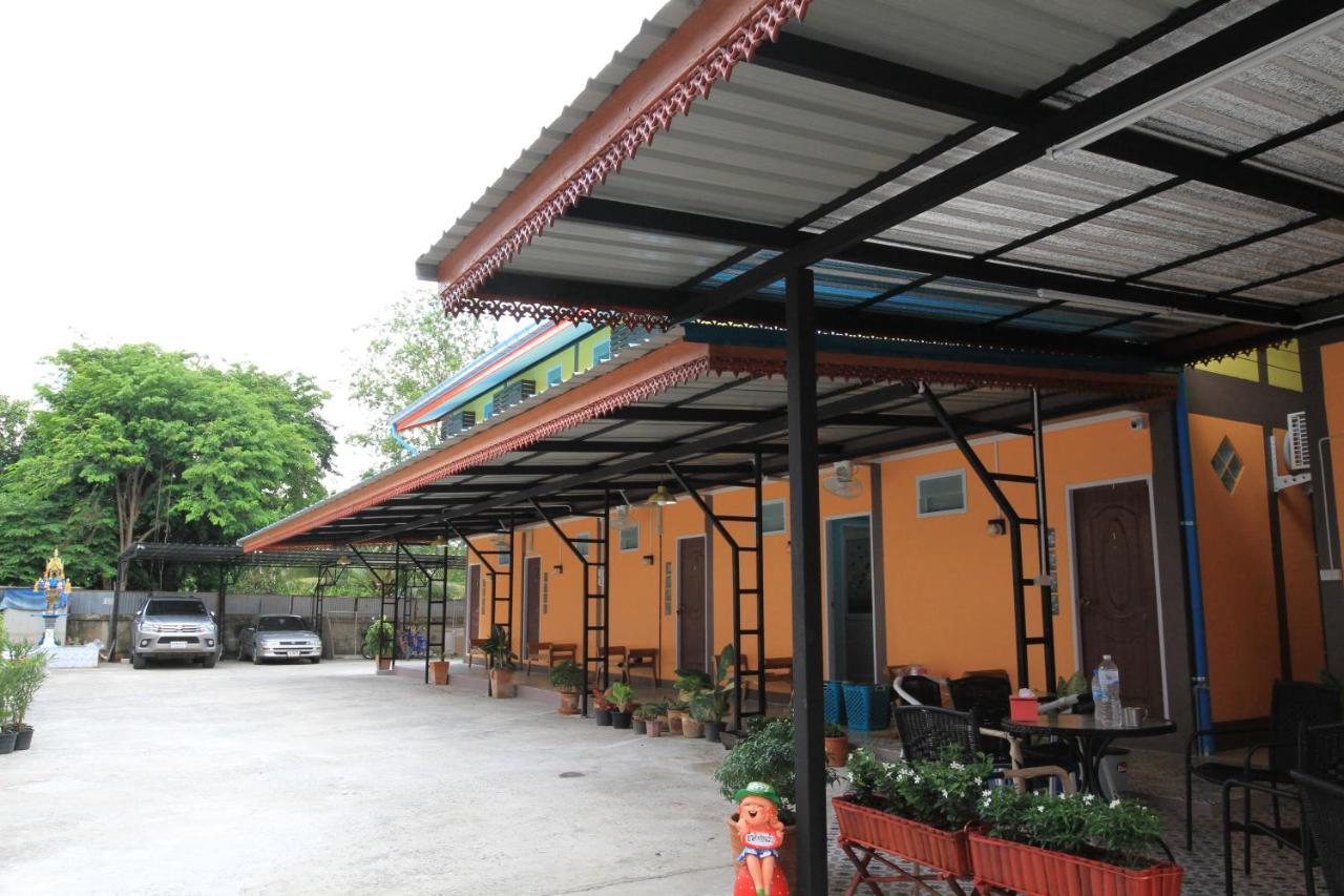 Siri Guesthouse Ayutthaya Extérieur photo
