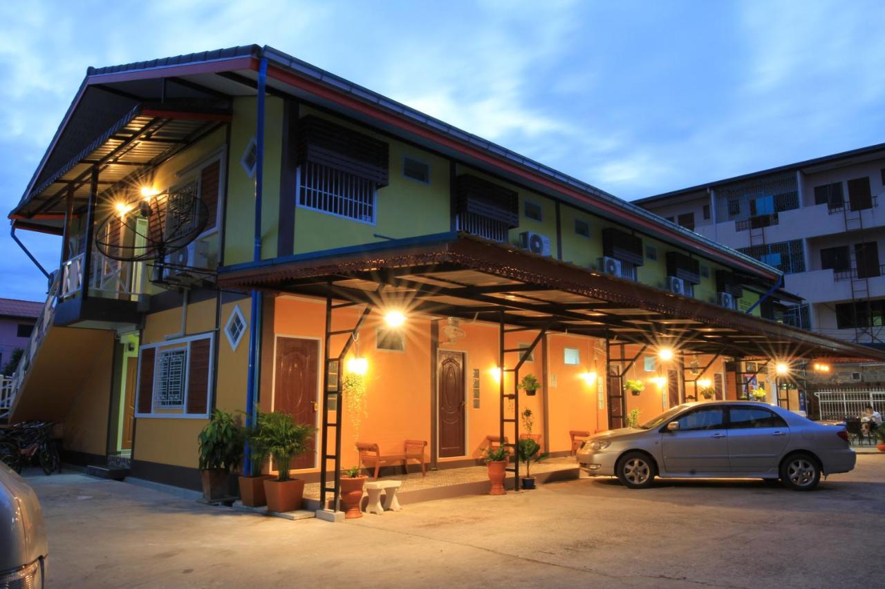 Siri Guesthouse Ayutthaya Extérieur photo