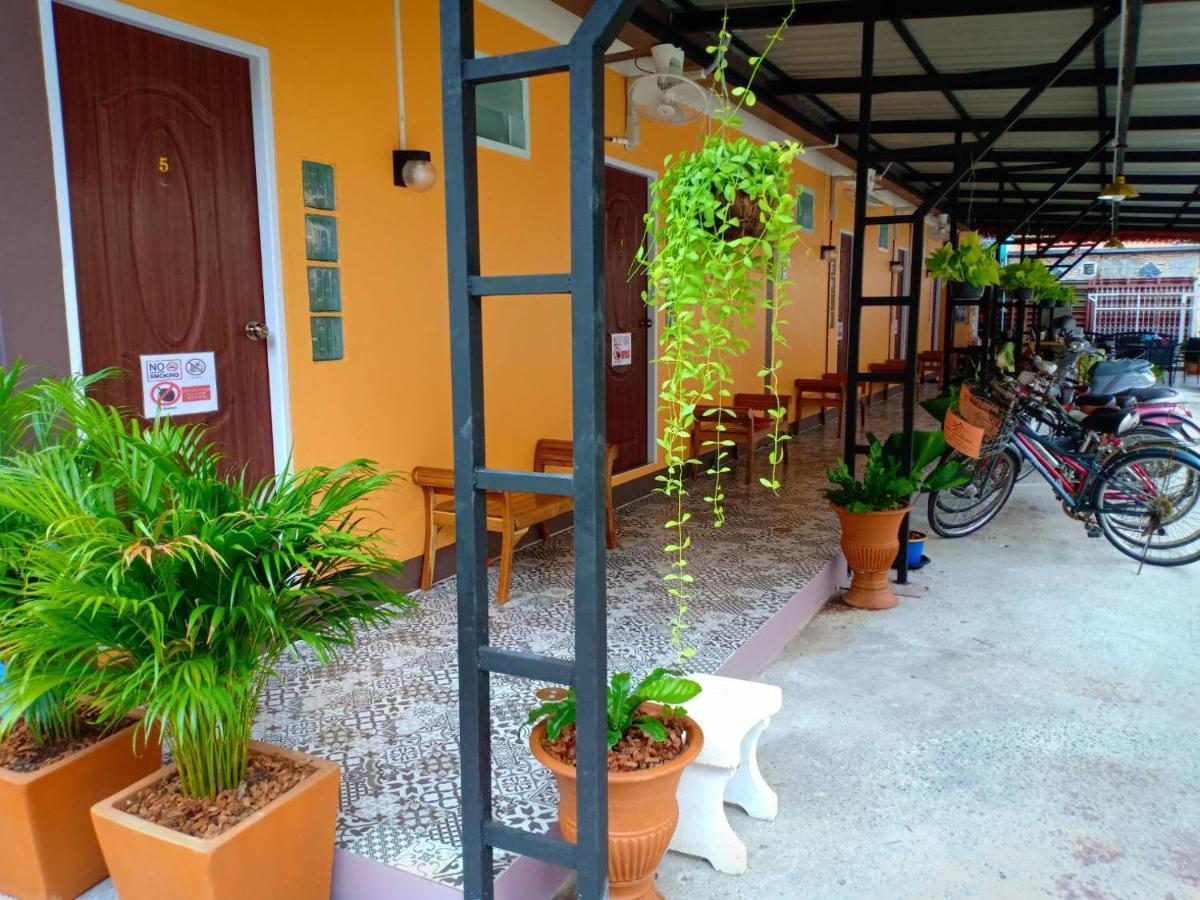 Siri Guesthouse Ayutthaya Extérieur photo