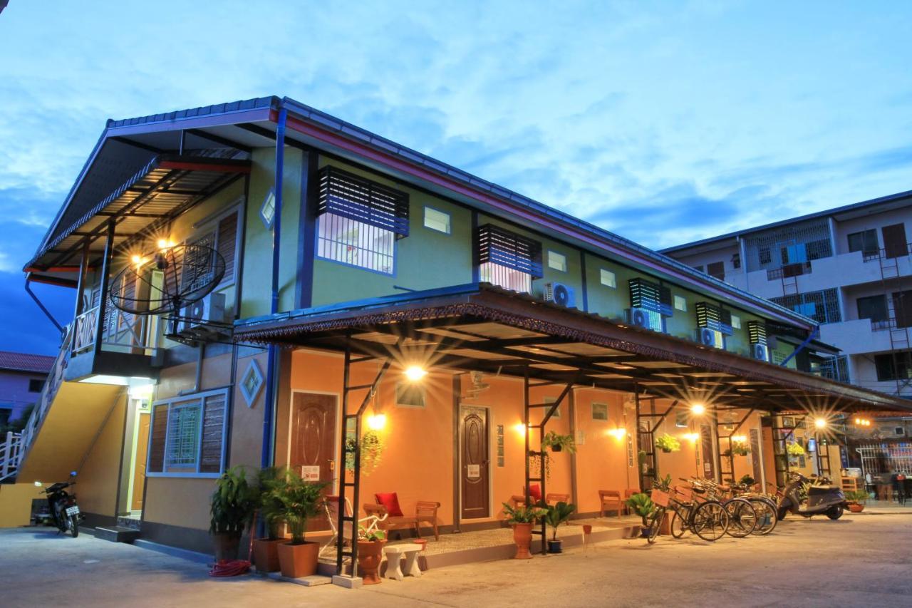 Siri Guesthouse Ayutthaya Extérieur photo
